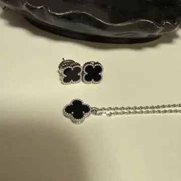 블랙 클로버 귀걸이 목걸이 세트