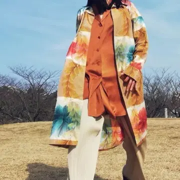 꽃무늬 얇은 소재 코트