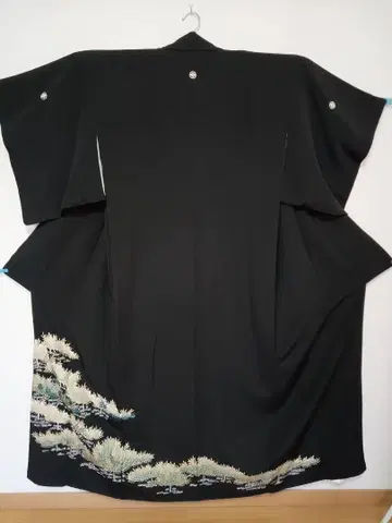검은색 토메소데