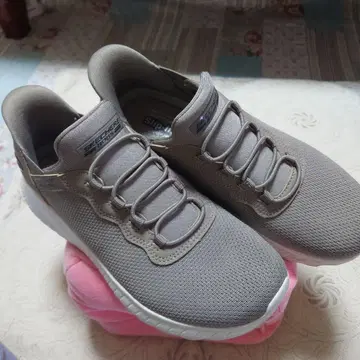 스케쳐스 슬립인즈 스니커즈 23.5cm