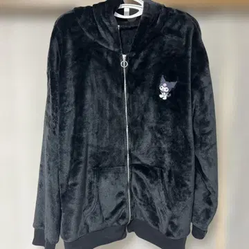 쿠로미 산리오 자수 플리스 후드티