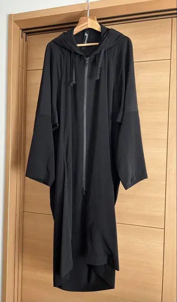 그라운드 Y 데신 소재 블랙 후드 부착 롱 자켓 겉옷