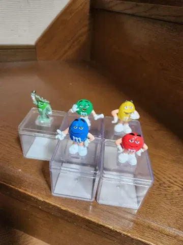 M&M's 피규어 5개 세트 투명 케이스 포함