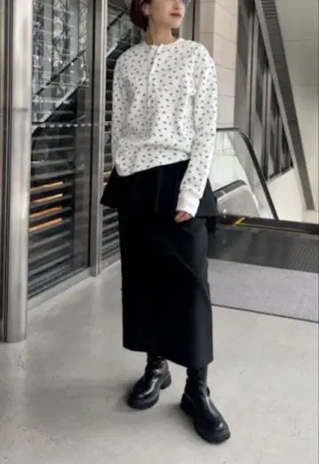 LOEFF 꽃무늬 크루넥 트레이닝복