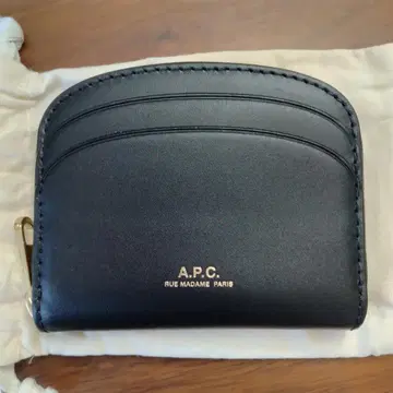 A.P.C. 블랙 가죽 코인 케이스