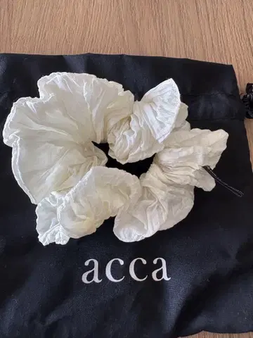 acca 스크런치 화이트 새상품
