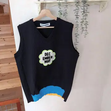 DECEMBER MAY V넥 니트 베스트