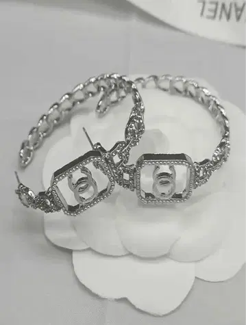 cc 마크 모티브 펄 스톤 장식 귀걸이 로고 귀걸이