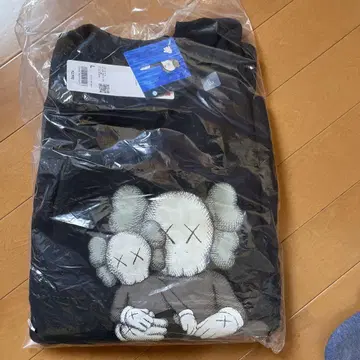 UNIQLO 유니클로 KAWS 맨투맨 사이즈 L 미사용 새상품