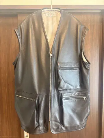 뷰티앤유스 튜브 가죽 베스트