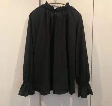 라스트 택 포함 미사용 새상품 GU 2WAY 프릴 넥 개더 블라우스