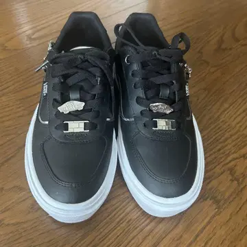 VANS 블랙 스니커즈 체인 장식