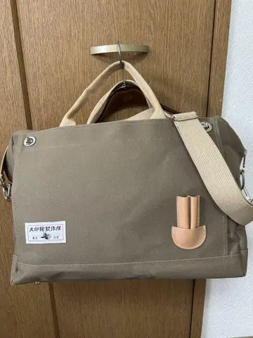 이누지루시카반제작소의 브라운 캔버스 보스턴 백