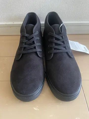 유니클로 유 블랙 스웨이드 처카 스니커즈 27cm