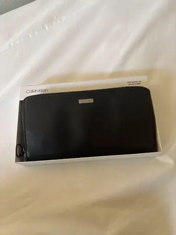 Calvin Klein 블랙 장지갑