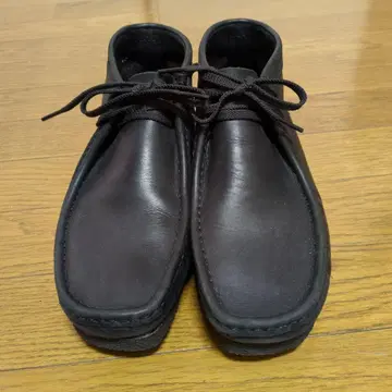 Clarks 왈라비 블랙 가죽 25cm
