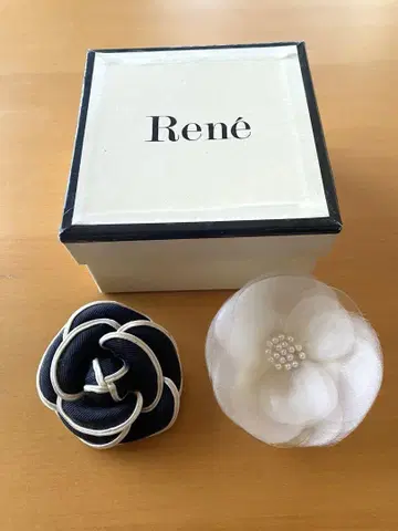 Rene 브로치 2점