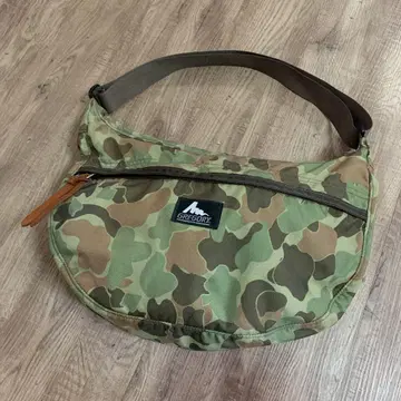 GREGORY 카모플라쥬 숄더백 M 사이즈