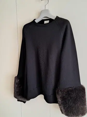 DREESS VAN NOTEN 퍼 맨투맨