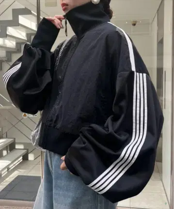에신타 나일론 트랙 볼륨 슬리브 자켓