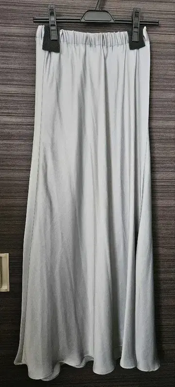 윔 가젯 그레이 플레어 스커트