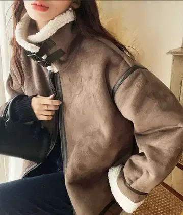 모먼트+보아 페이크 무스탕