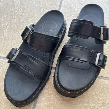 Dr. Martens MYLES 슬라이드 샌들