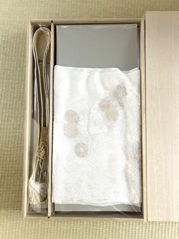 미사용 화이트 오비 장식 천 자수 포함