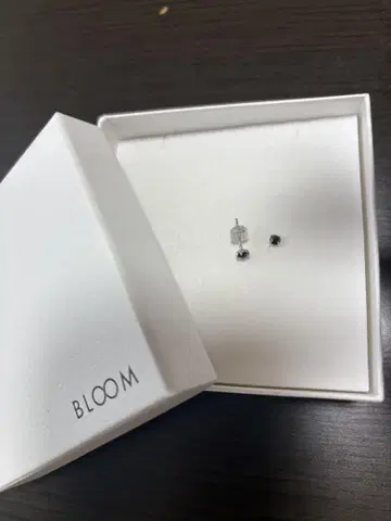 BLOOM ESTELLE PT 블랙 다이아몬드 귀걸이
