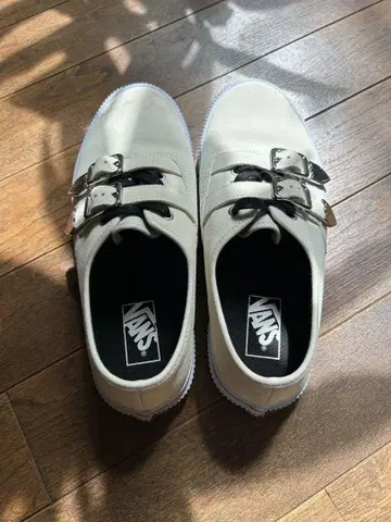 [칸티스 착용] VANS 스니커즈 오센틱 화이트 포커즈