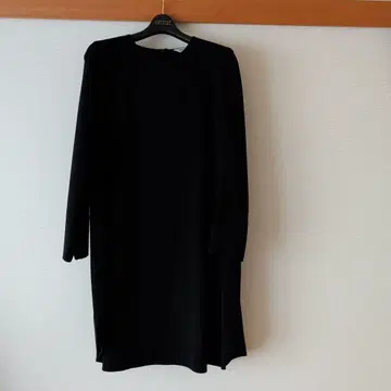 블랙 긴팔 무릎 기장 원피스
