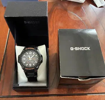 G-SHOCK 블랙 오렌지 상자, 설명서 포함