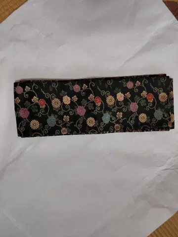 다색 꽃무늬 자수 오비