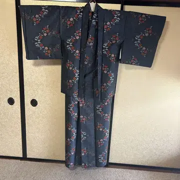 새상품 무라야마 오시마 명주 네이비 컬러 꽃무늬 기모노 긴팔