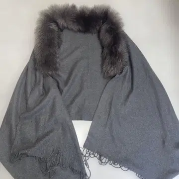 그레이 퍼(fur) 포함 판초 케이프 코트