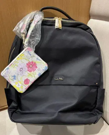 로라 애슐리 백팩 블랙