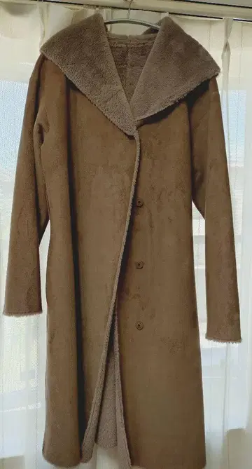 내추럴 뷰티 브라운 무스탕 코트