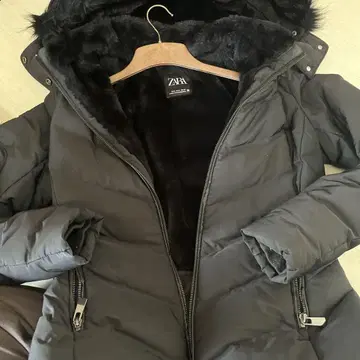 ZARA 블랙 다운 자켓 M 사이즈
