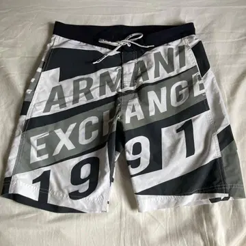 Armani Exchange 그래픽 숏팬츠 서프 팬츠