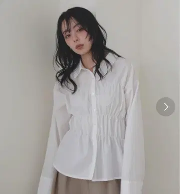 Lian 화이트 개더 긴팔 셔츠