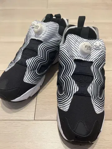 Reebok Instapump Fury 블랙/화이트 26.5cm