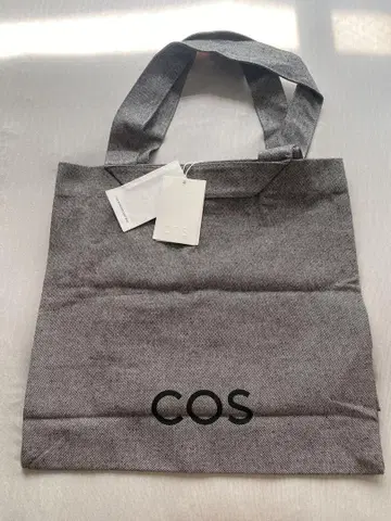 COS 그레이 토트백 로고