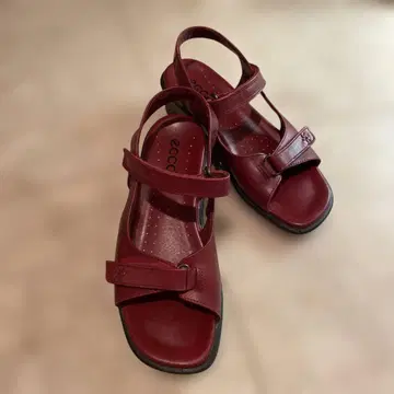 새상품급 ECCO 샌들 사이즈 M