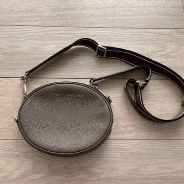 MARC JACOBS 그레이 원형 숄더백