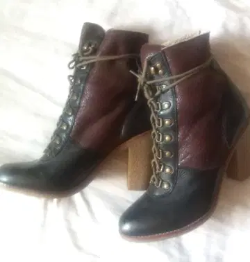 새상품급 샘 에델만 숏부츠 26cm