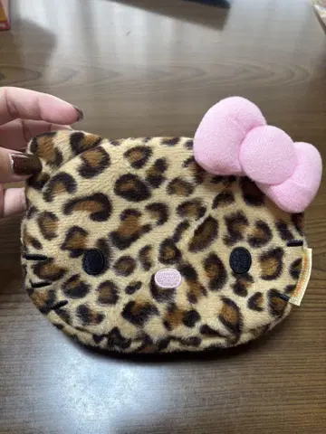 헬로키티 레오파드 무늬 페이스 파우치 산리오