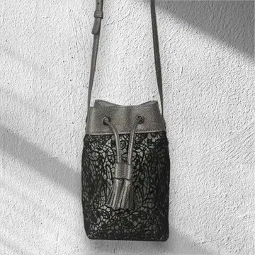 새상품급 긴자와 레이스 복조리 숄더백 미니 버킷백 실버 블랙