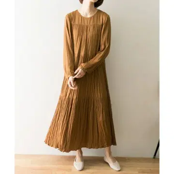 어반 리서치 랜덤 플리츠 티어드 원피스 카멜 새틴