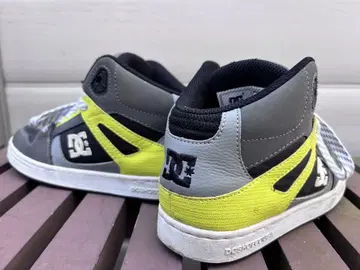 새상품급 DC 하이컷 스니커즈 23cm