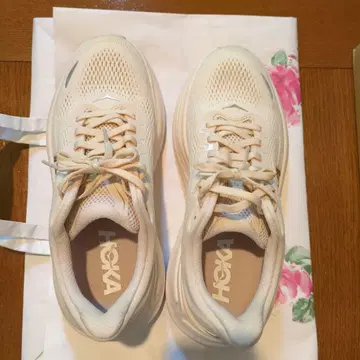HOKA 호카 BONDI 9 스니커즈